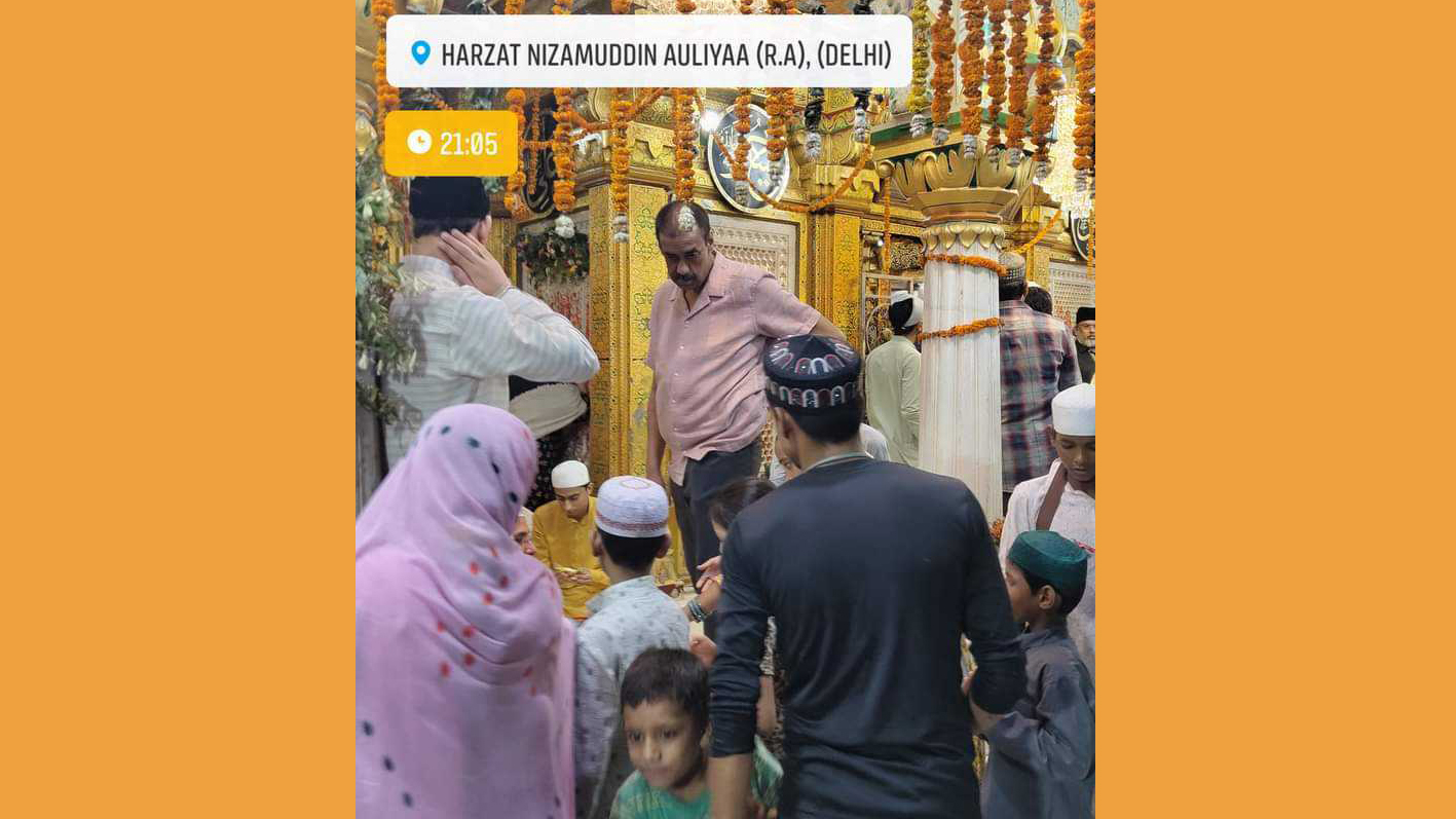 শামীম ওসমানের দেখা মিলল নিজামউদ্দিন আউলিয়ার মাজারে